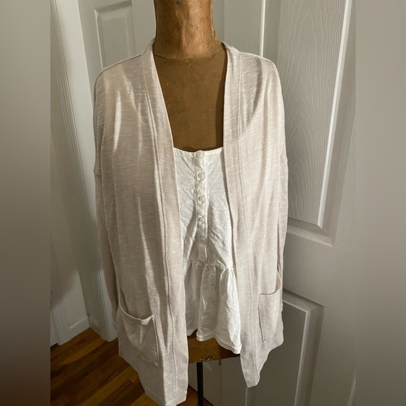 Old Navy Sweaters - Old Navy cream pocket cardigan